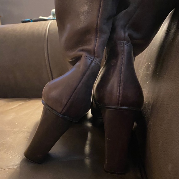 Brown leather platform boots. - Picture 2 of 3